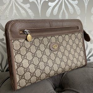 GUCCI BEIGE GG SUPREME VINTAGE CLUTCH POUCH